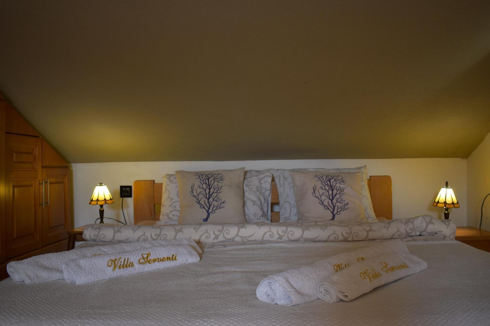 Apartments Villa Serventi Tivat Buitenkant foto