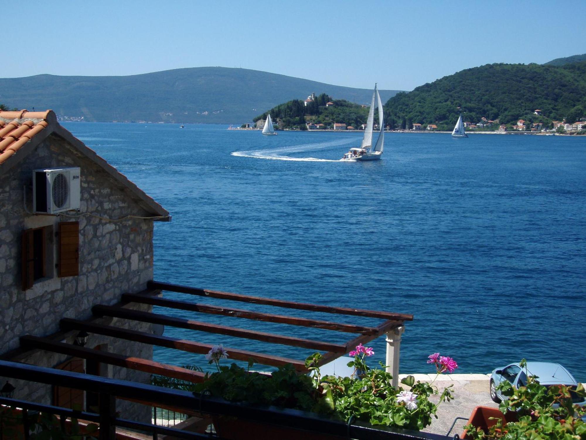 Apartments Villa Serventi Tivat Buitenkant foto