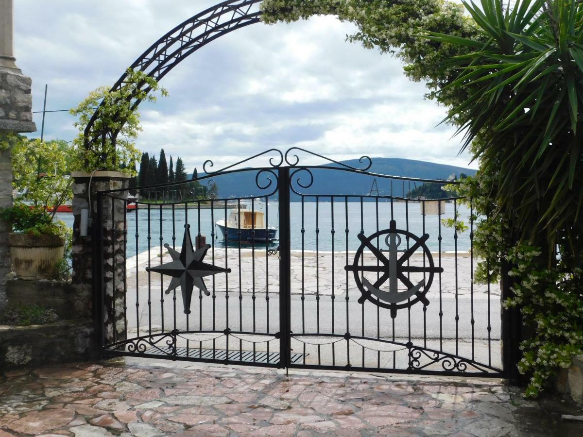 Apartments Villa Serventi Tivat Buitenkant foto